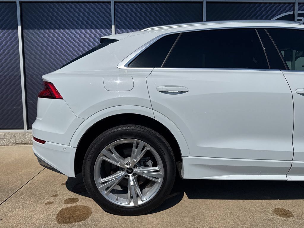 Used 2023 Audi Q8 Premium w/ Convenience Package AWD/4WD image 5