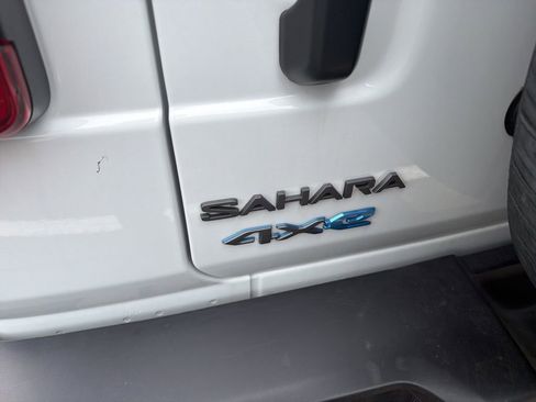 Used 2025 Jeep Wrangler Unlimited Sahara AWD/4WD image 7