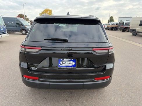 New 2025 Jeep Grand Cherokee Laredo image 6