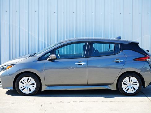 Used 2025 Nissan Leaf S image 42