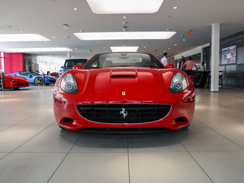 Used 2011 Ferrari California RWD image 45