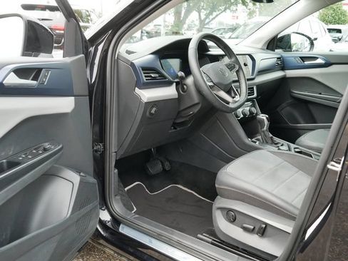 Certified 2023 Volkswagen Taos SE w/ Panoramic Sunroof Package AWD/4WD image 12