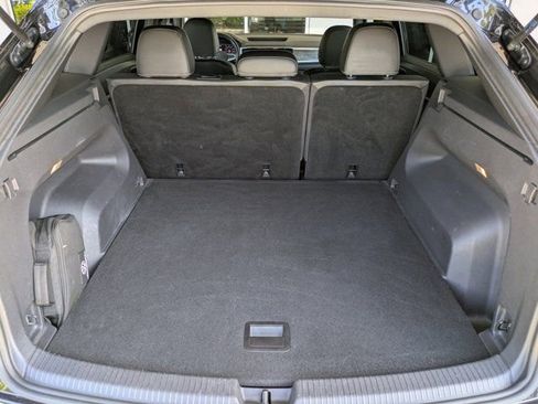 Used 2022 Volkswagen Atlas Cross Sport SE image 19