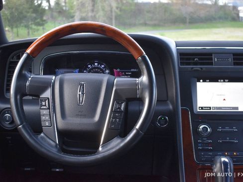 Used 2017 Lincoln Navigator Select AWD/4WD image 20
