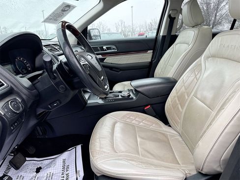 Used 2019 Ford Explorer Platinum image 21
