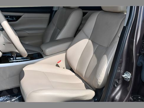 Used 2015 Nissan Altima 2.5 SL w/ Technology Package FWD image 12