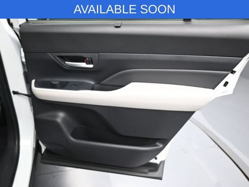 Certified 2024 Toyota Grand Highlander AWD image 19