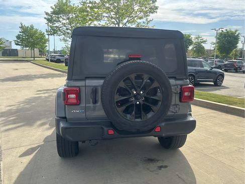 Used 2021 Jeep Wrangler Unlimited Sahara w/ Cold Weather Group AWD/4WD image 6
