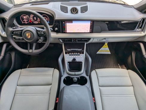 Certified 2025 Porsche Cayenne Coupe image 22