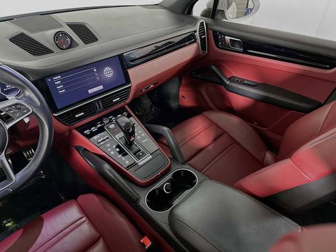 Certified 2023 Porsche Cayenne S Platinum w/ Premium Package Plus image 24