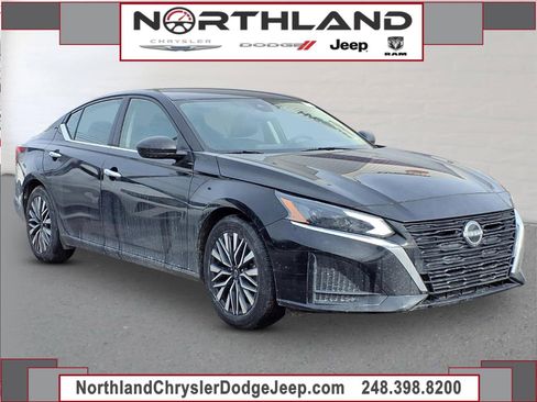 Used 2024 Nissan Altima 2.5 SV image 1
