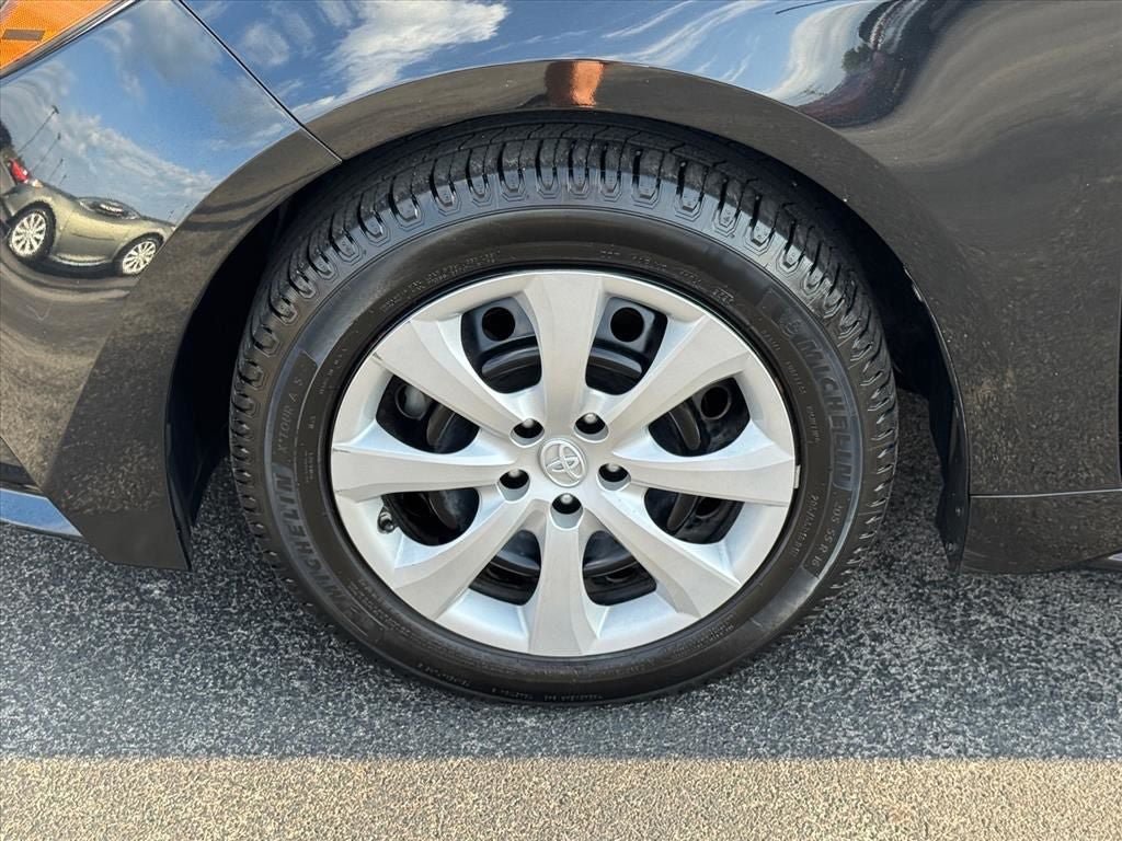 Used 2020 Toyota Corolla LE FWD image 18