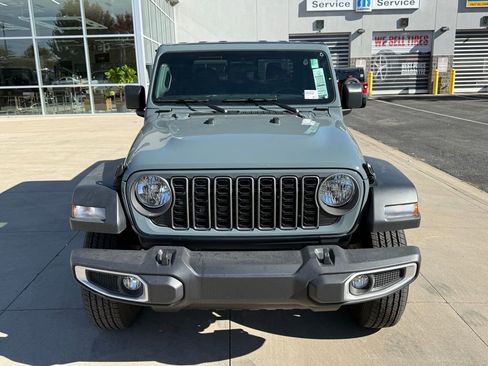 New 2025 Jeep Gladiator Sport image 5