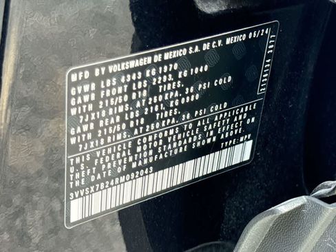 Certified 2024 Volkswagen Taos SE FWD image 29
