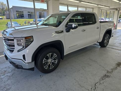 Certified 2025 GMC Sierra 1500 SLT AWD/4WD image 4