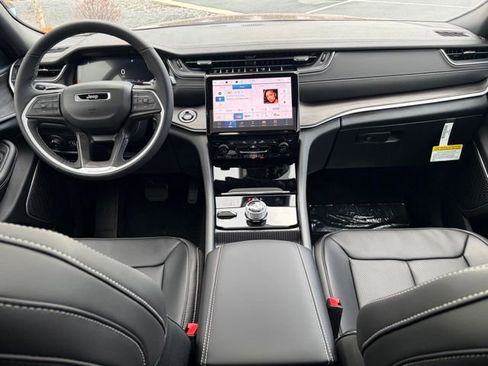 New 2025 Jeep Grand Cherokee L Limited image 37