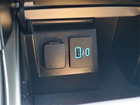 Used 2022 Ford Explorer XLT image 22