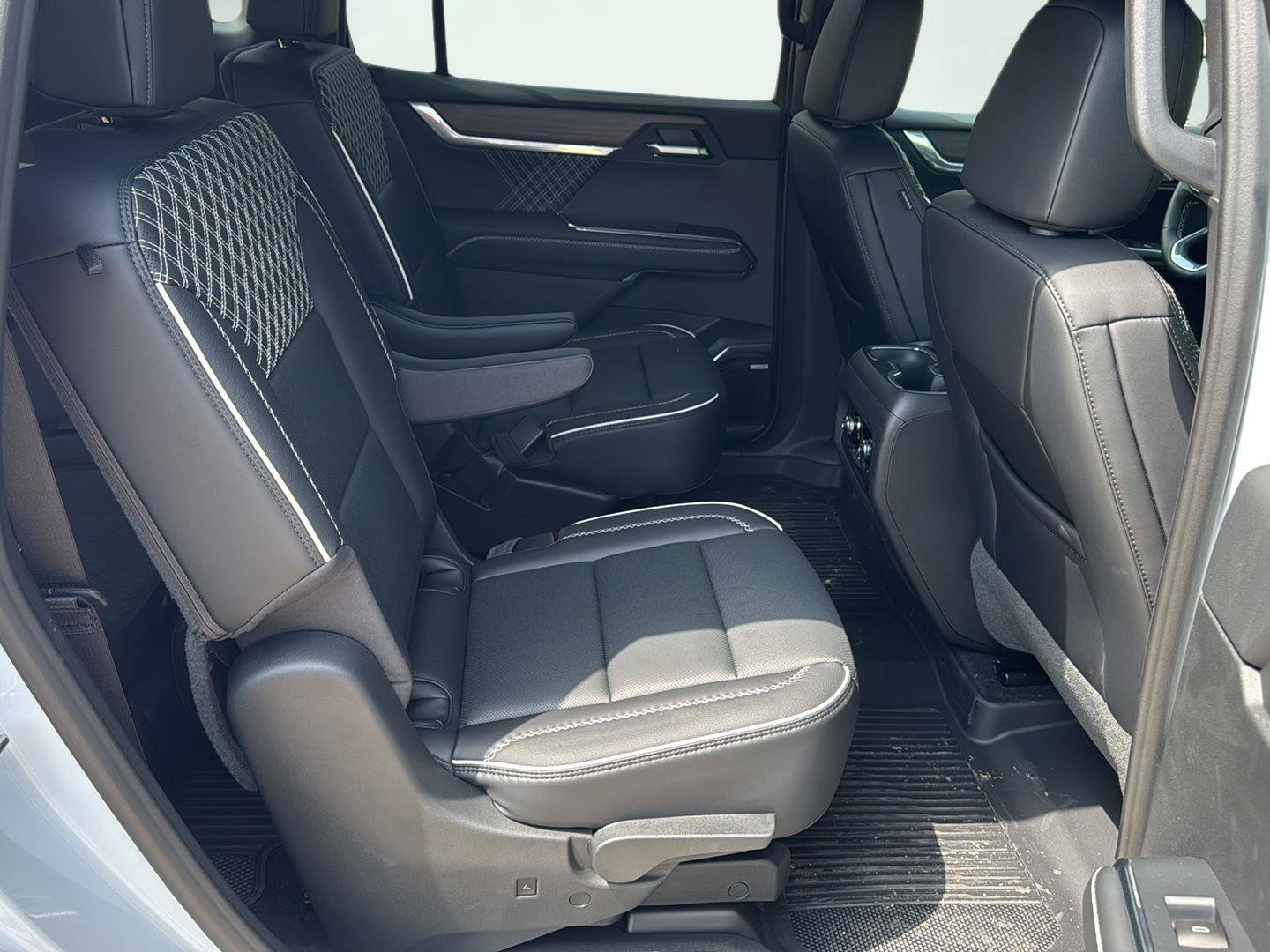 New 2026 GMC Acadia Denali w/ Super Cruise Package FWD image 25