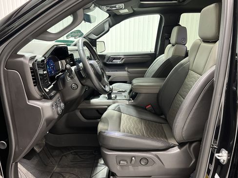 Used 2024 Chevrolet Silverado 1500 ZR2 w/ Technology Package image 17