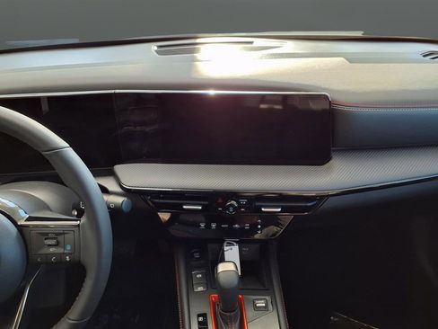 New 2026 Nissan Kicks SR AWD/4WD image 43