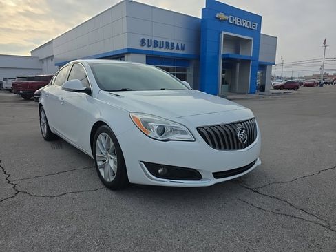 Used 2016 Buick Regal image 3