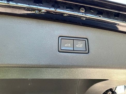 Used 2018 Volkswagen Tiguan SEL Premium AWD/4WD image 31