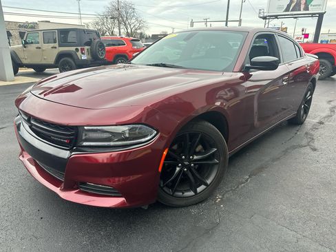 Used 2017 Dodge Charger SXT w/ Plus Group image 30