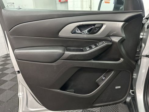 Used 2021 Chevrolet Traverse RS image 18