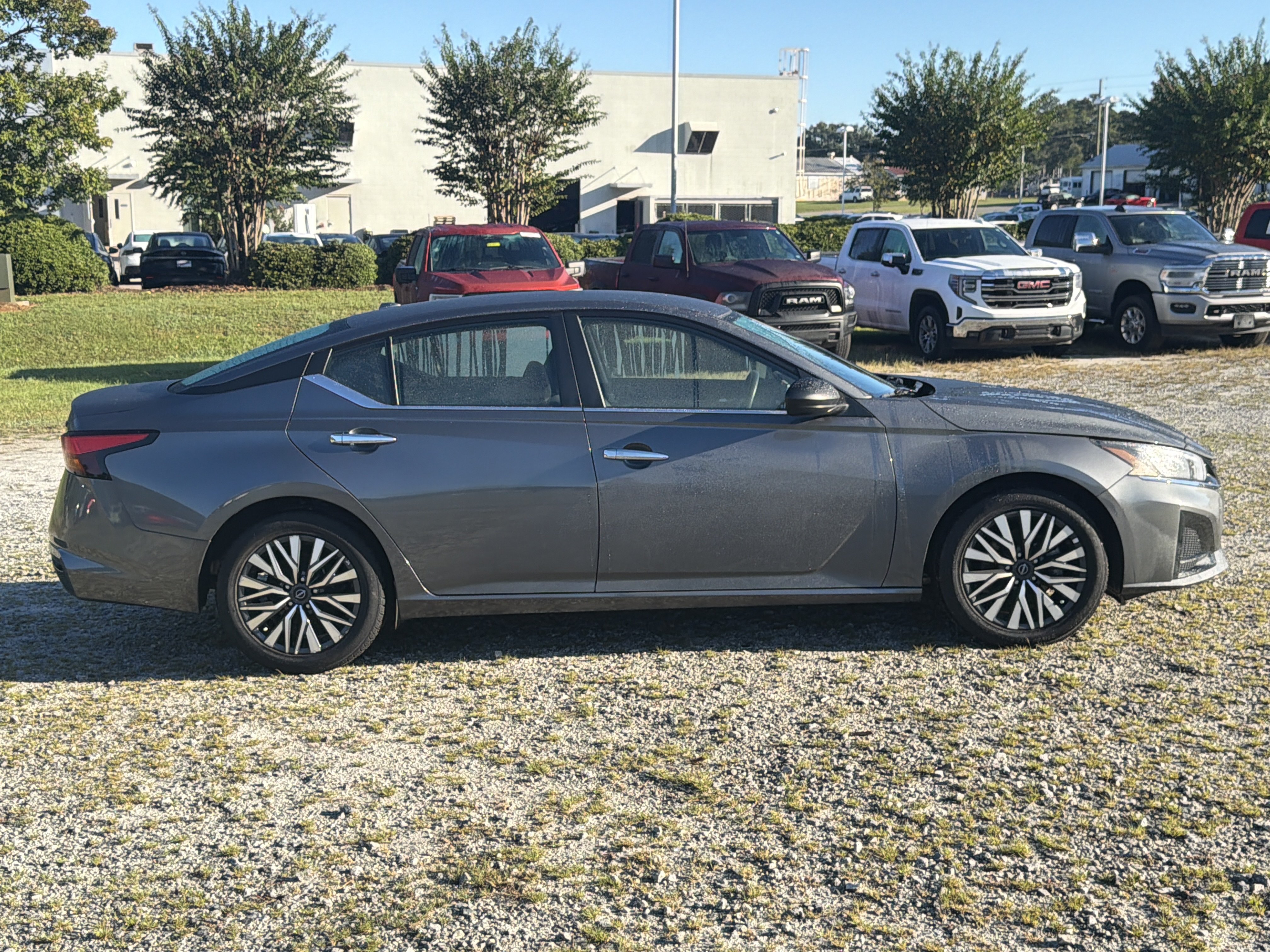Used 2024 Nissan Altima 2.5 SV FWD image 4