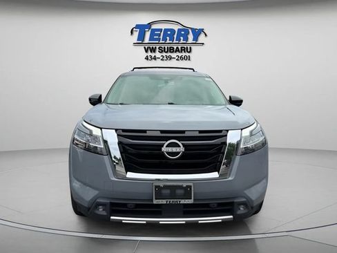 Used 2022 Nissan Pathfinder Platinum w/ Cargo Package FWD image 4