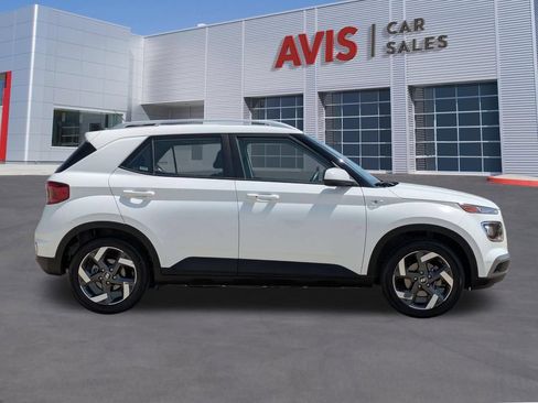 Used 2025 Hyundai Venue SEL FWD image 5