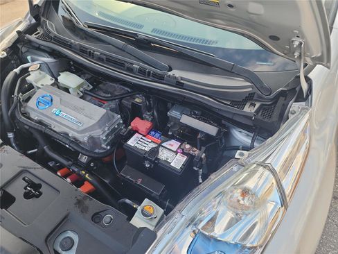 Used 2012 Nissan Leaf SL image 14