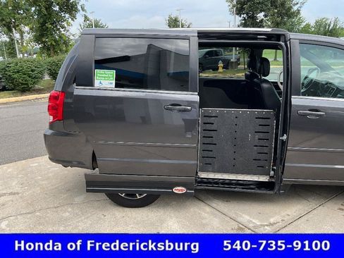 Used 2017 Dodge Grand Caravan SXT FWD image 17