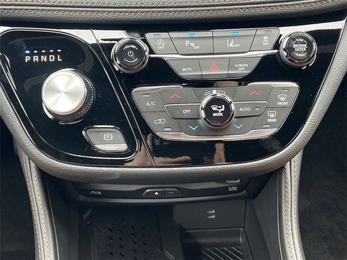 New 2026 Chrysler Pacifica Pinnacle image 6