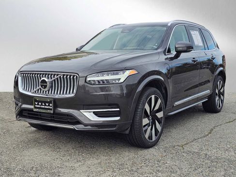 Used 2023 Volvo XC90 T8 Ultimate w/ Lounge Package image 7
