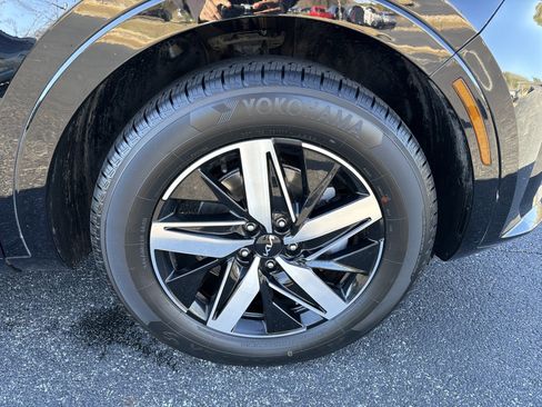 Used 2022 Kia Sorento EX w/ Panoramic Sunroof Package image 12