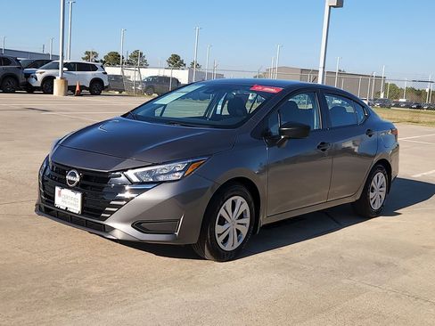 Certified 2025 Nissan Versa S w/ Trunk Package image 3