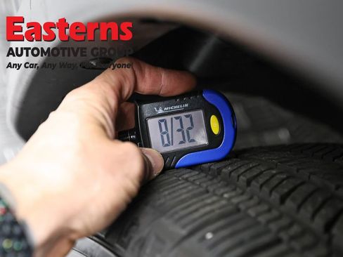 Used 2025 Nissan Pathfinder SV FWD image 28