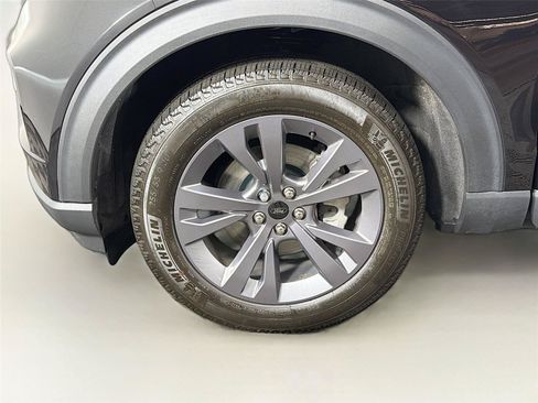 Used 2024 Ford Explorer XLT w/ Equipment Group 202A AWD/4WD image 33