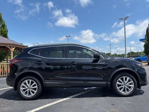 Used 2021 Nissan Rogue Sport SV w/ Technology Package FWD image 4