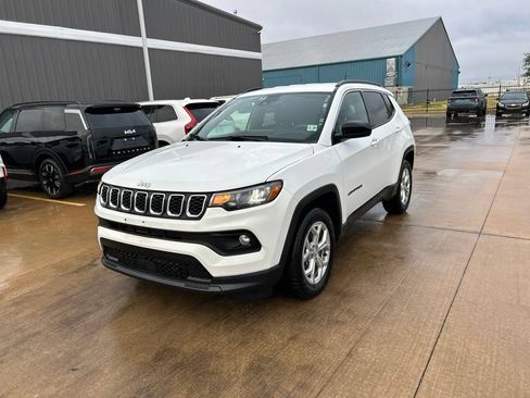 Used 2024 Jeep Compass Latitude AWD/4WD image 1