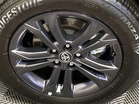 Used 2025 Toyota Sienna XSE image 32