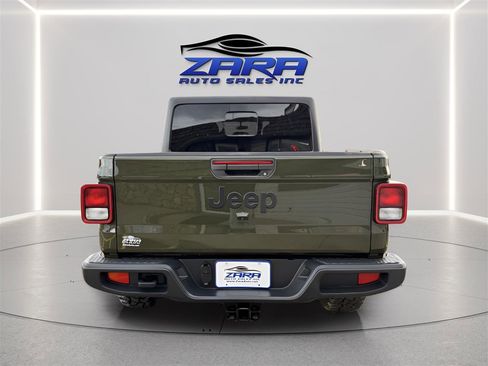 Used 2023 Jeep Gladiator Sport AWD/4WD image 6