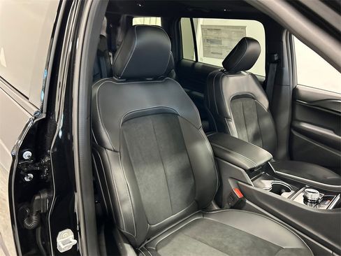 New 2025 Jeep Grand Cherokee L Altitude image 36