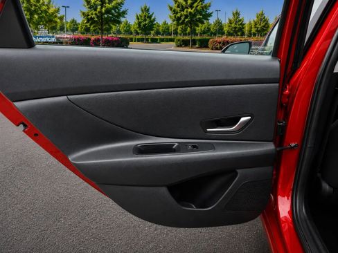 Used 2022 Hyundai Elantra SEL FWD image 19