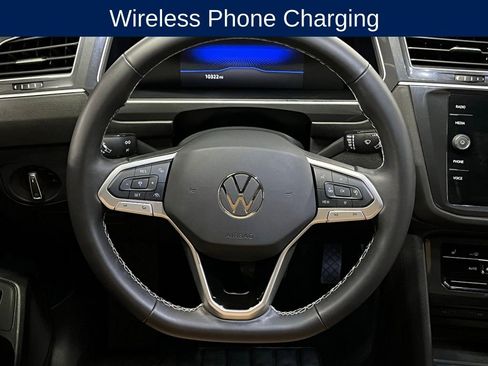 Used 2024 Volkswagen Tiguan SE w/ Panoramic Sunroof Package image 9