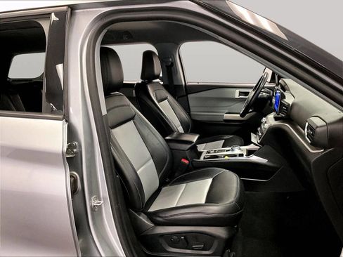 Certified 2023 Ford Explorer XLT w/ Equipment Group 202A AWD/4WD image 7