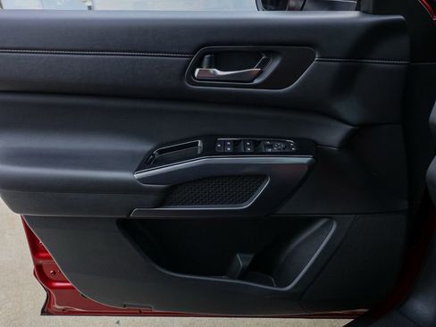 Used 2024 Nissan Pathfinder SL w/ Black Appearance Package image 23