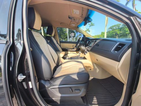Used 2018 Kia Sedona SX FWD image 44