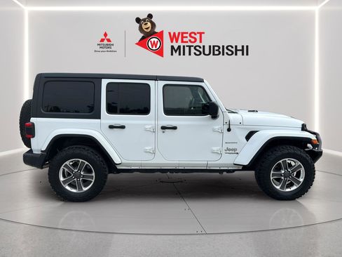 Used 2018 Jeep Wrangler Unlimited Sahara AWD/4WD image 6